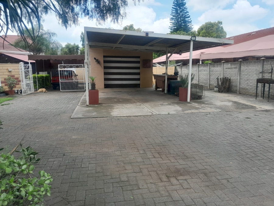 3 Bedroom Property for Sale in Oos Einde North West